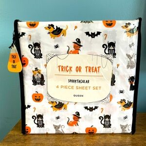 Halloween Queen Sheet Set Trick or Treat Spectacular Dogs Cats Pumpkins Bats